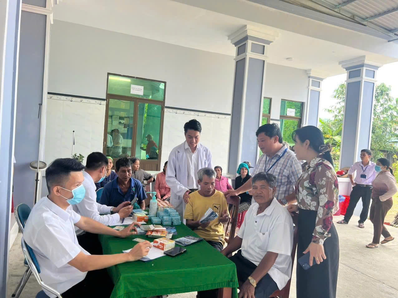 BỆNH VIỆN MẮT KON TUM TỔ CHỨC CHƯƠNG TRÌNH TRI ÂN Ý NGHĨA DÀNH CHO NGƯỜI CÓ CÔNG VỚI CÁCH MẠNG VÀ NHÂN DÂN TRÊN ĐỊA BÀN XÃ SƠN LINH